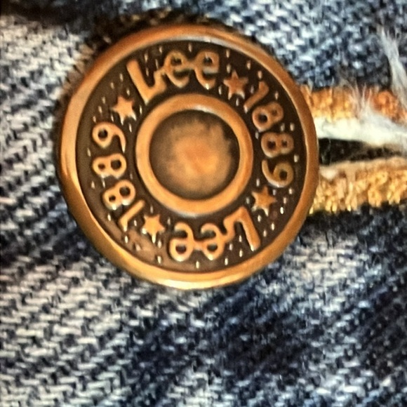 Lee Blue Jeans 33 x 34 Pre-owned Distressed (John on back pocket) - Picture 2 of 10